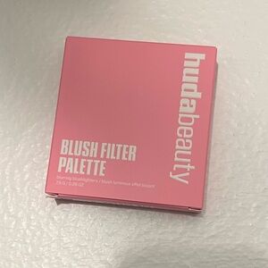 HUDA BEAUTY - Blush Filter Blurring Blushlighters Palette - NEW